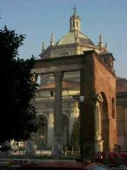 Xtrallusion photo gallery of Italy. Photos, pictures, images and photographs of the Italian Rivieras, the Italian Lakes, the Italian Alps, the Cinque Terre, the Amalfi coast and some of the most beautiful corners of Italy. Plus photos of Italian cities such as Pisa, Milan, Genoa and Rome.